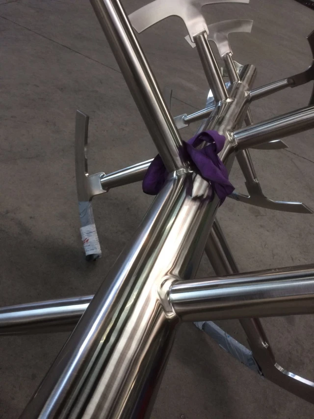 Geslepen RVS constructie
